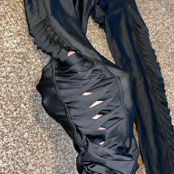 Nike Leggings with cutouts down sides - Picture 6 of 10